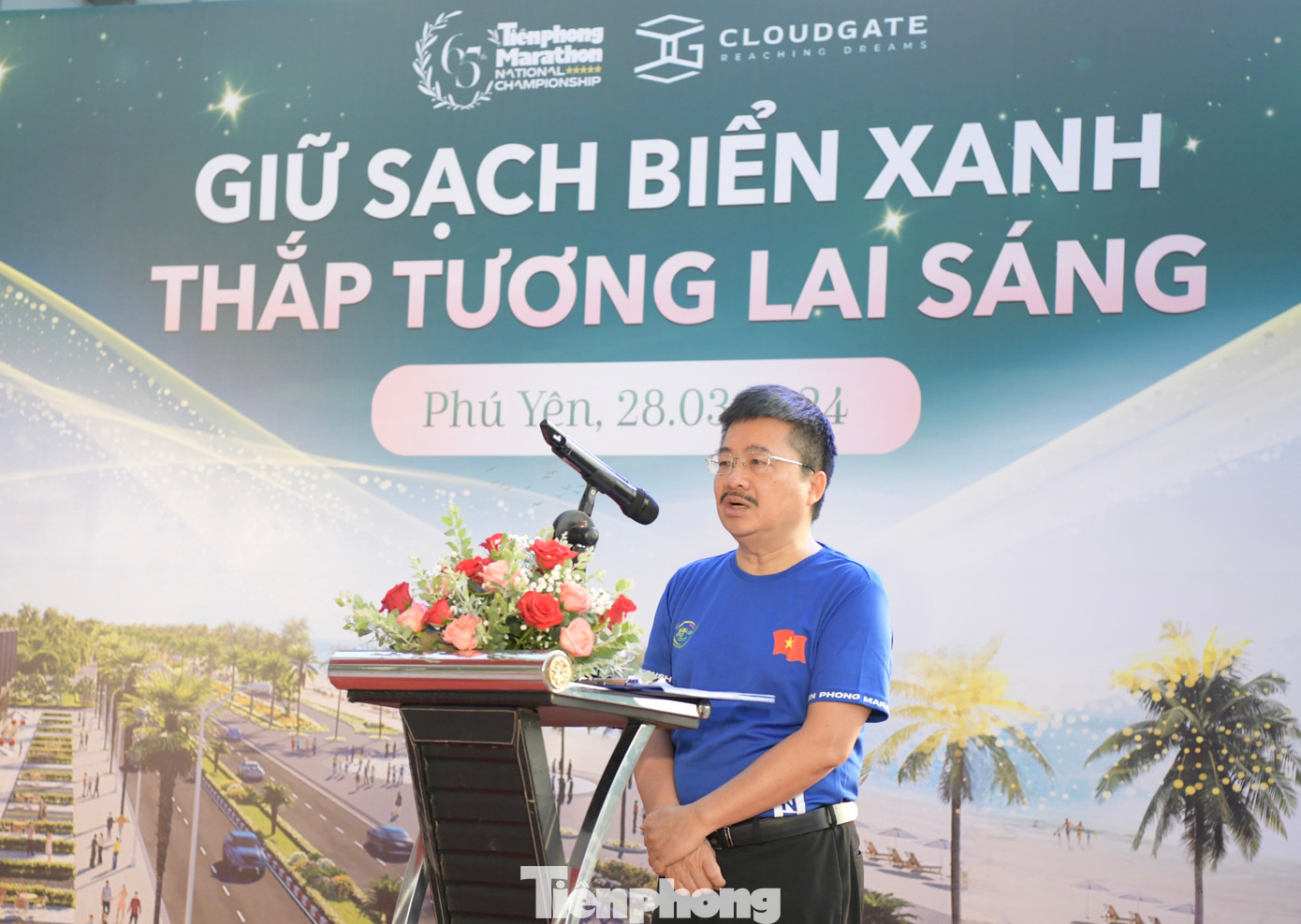 Nhà báo Vũ Tiến - Phó Tổng biên tập báo Tiền Phong, phát biểu tại chương trình.