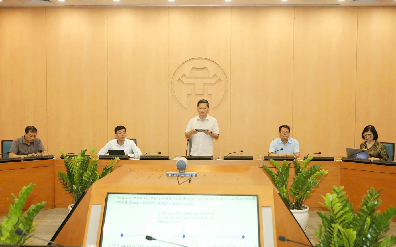 Phó Chủ tịch UBND thành phố Hà Nội Hà Minh Hải tham luận về kết quả nâng cao hiệu quả cung cấp và sử dụng dịch vụ công trực tuyến tại phiên họp của Chính phủ, sáng 31/8. Ảnh: PV.