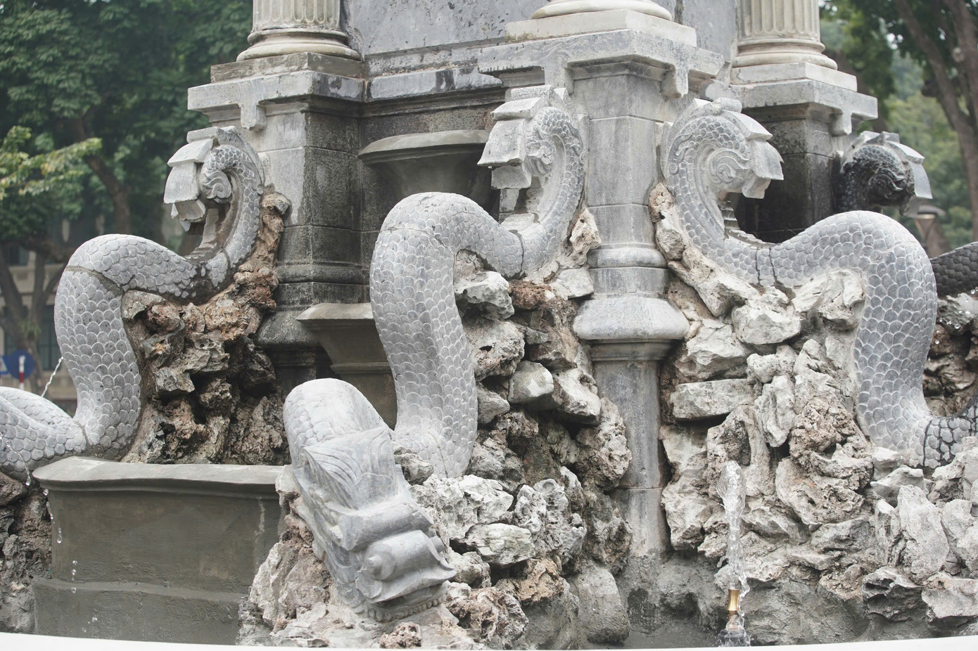 Các chi tiết cổ, nguyên bản của công trình được giữ nguyên sau quá trình trùng tu, cải tạo. Ảnh: Duy Phạm.