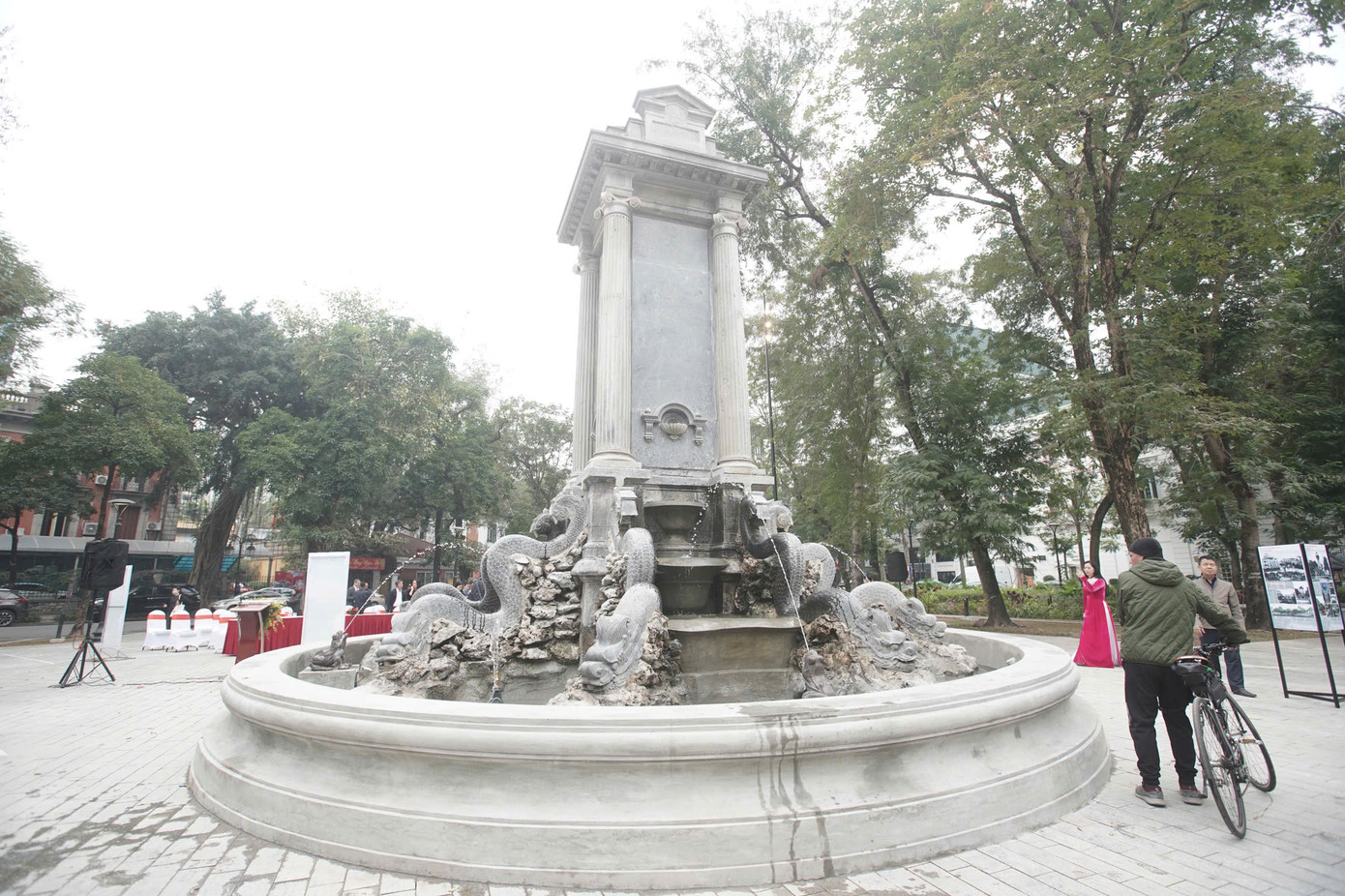 Đài phun nước Con cóc hoàn thành việc cải tạo, trùng tu, vẫn giữ nét cổ kính của công trình hơn 100 năm tuổi. Ảnh: Duy Phạm.