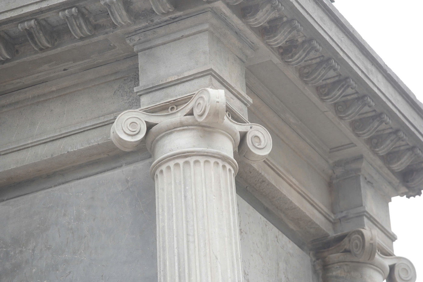 Quận Hoàn Kiếm cho biết, trong quá trình trùng tu, cải tạo đã tham vấn các ý kiến chuyên gia trong và ngoài nước để đảm bảo không làm thay đổi kết cấu công trình. Ảnh: Duy Phạm.