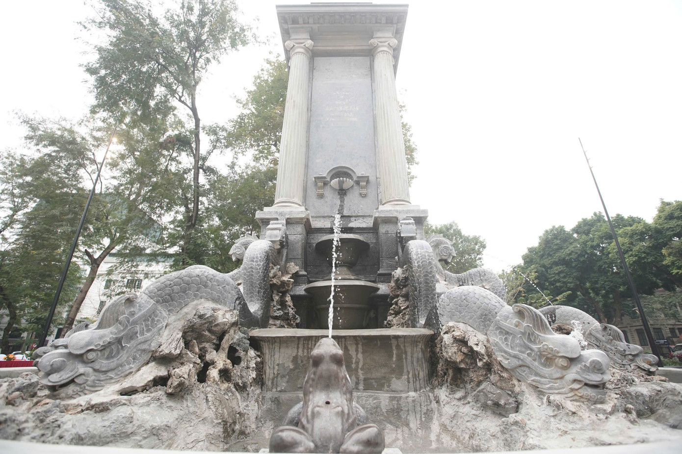 Quận Hoàn Kiếm cho biết, trong quá trình trùng tu, cải tạo đã tham vấn các ý kiến chuyên gia trong và ngoài nước để đảm bảo không làm thay đổi kết cấu công trình. Ảnh: Duy Phạm.