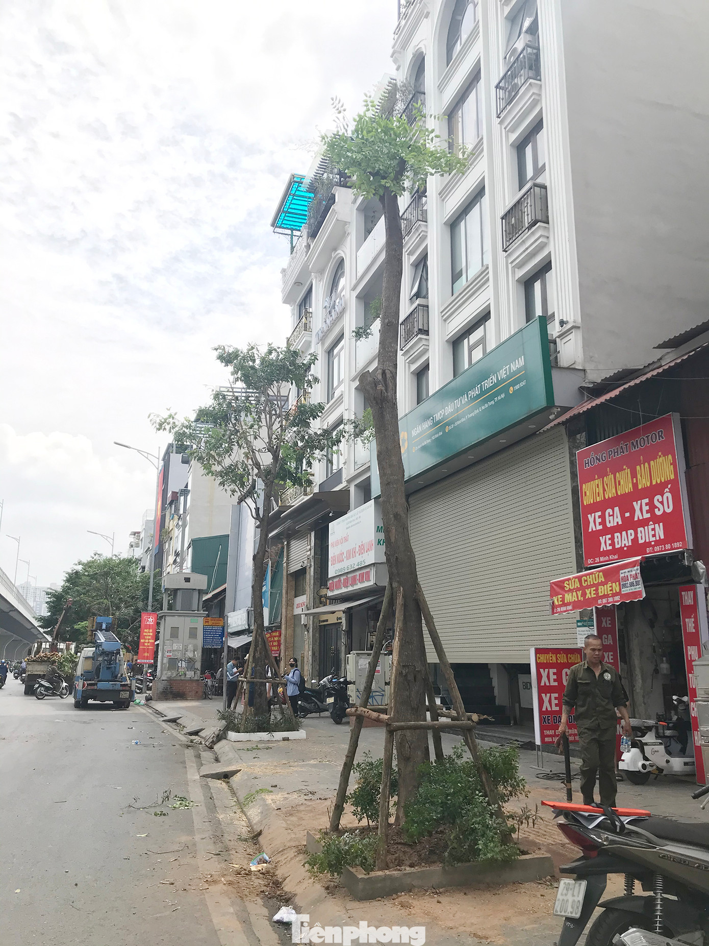 ... đến chiều 15/10, khu vực này đã được xử lý, trồng lại cây xanh, đảm bảo mỹ quan đô thị. Ảnh: Trường Phong.