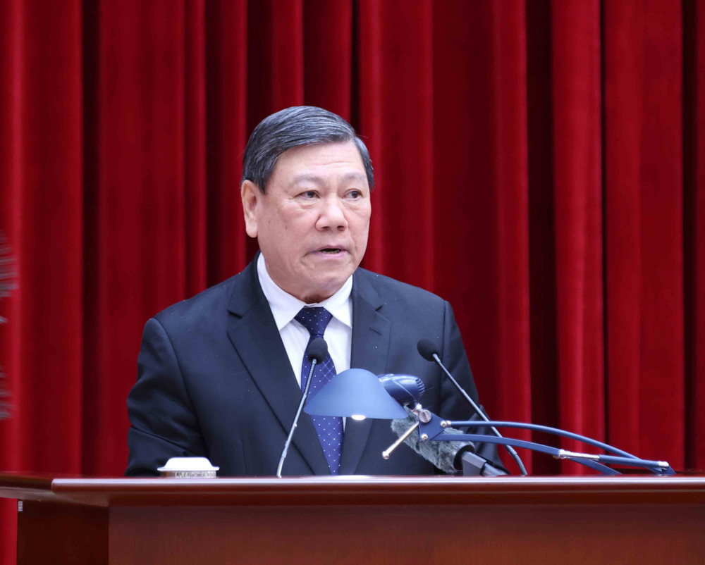 Phó Chủ nhiệm Thường trực Ủy ban Kiểm tra Trung ương Trần Văn Rón báo cáo tại hội nghị. Ảnh: TTXVN. Phó Chủ nhiệm Thường trực Ủy ban Kiểm tra Trung ương Trần Văn Rón báo cáo tại hội nghị. Ảnh: TTXVN.