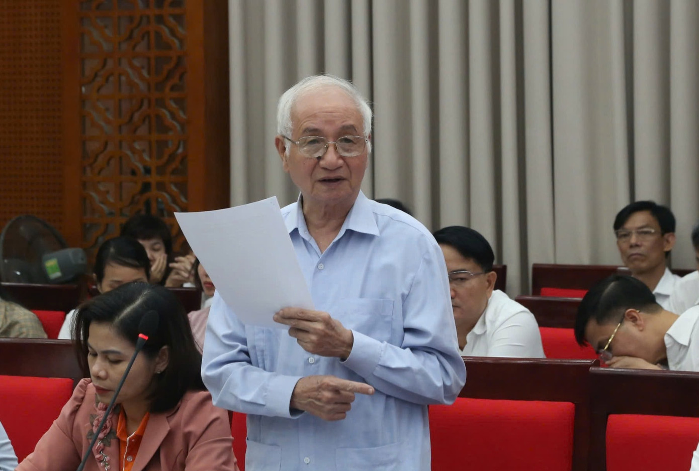 TS.KTS Đào Ngọc Nghiêm, Phó Chủ tịch Hội Quy hoạch phát triển đô thị Việt Nam góp ý tại hội nghị. Ảnh: PV.