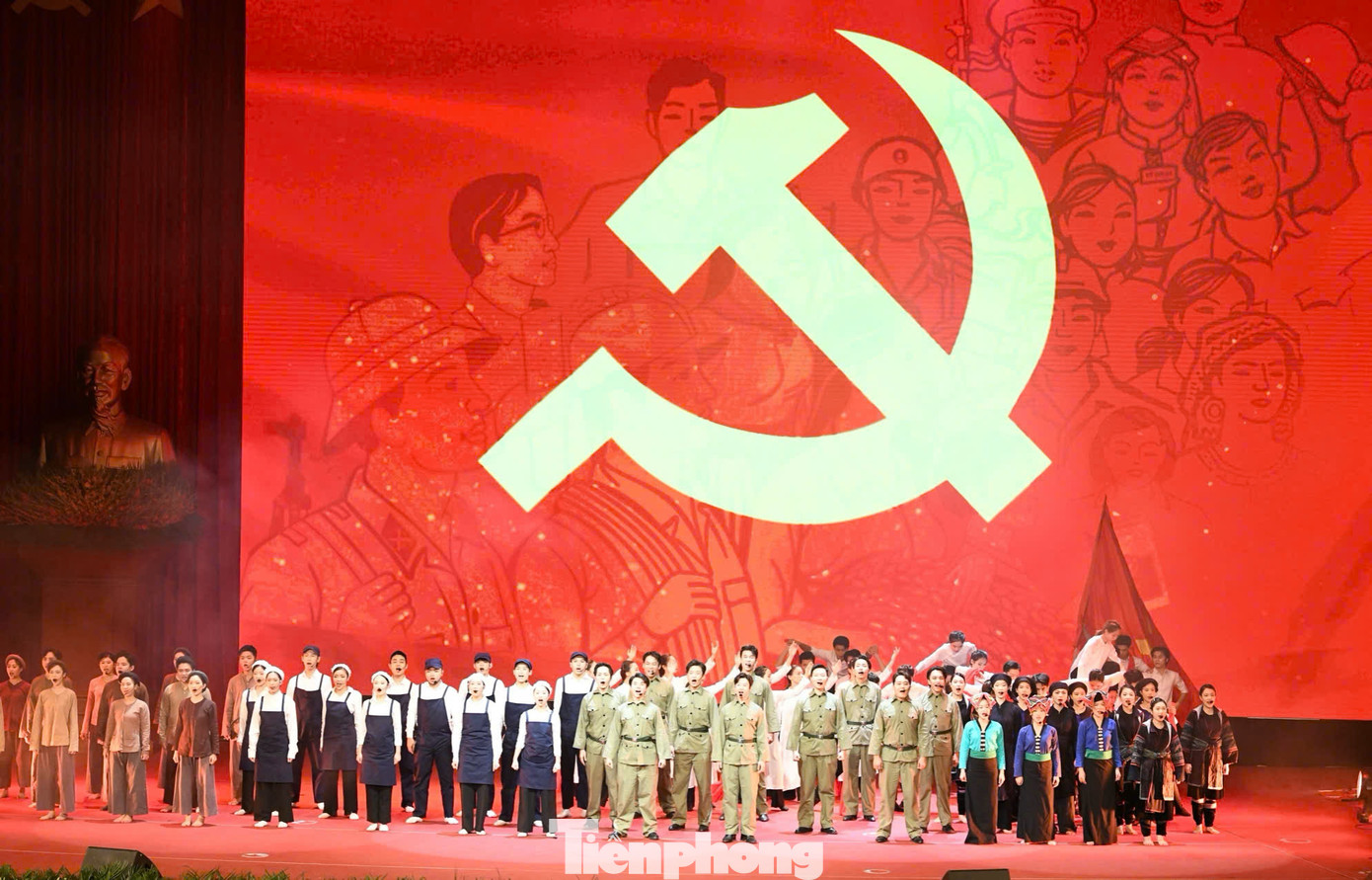 Các tiết mục văn nghệ tại Lễ kỷ niệm. Ảnh: Như Ý.