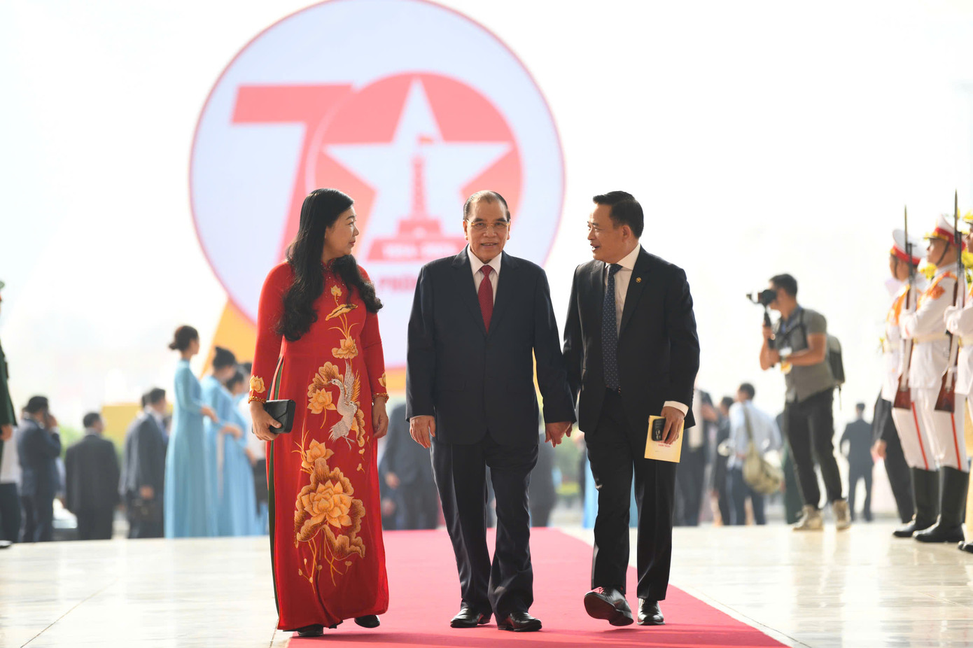 Nguyên Tổng Bí thư Nông Đức Mạnh tới dự chương trình kỷ niệm. Ảnh: Như Ý. Nguyên Tổng Bí thư Nông Đức Mạnh tới dự chương trình kỷ niệm. Ảnh: Như Ý.