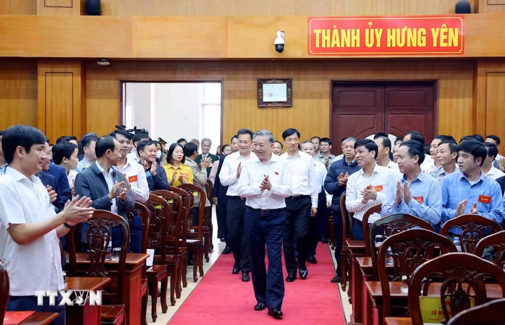 Tổng Bí thư Tô Lâm tiếp xúc cử tri thành phố Hưng Yên (tỉnh Hưng Yên) chiều 2/12. Ảnh: TTXVN. Tổng Bí thư Tô Lâm tiếp xúc cử tri thành phố Hưng Yên (tỉnh Hưng Yên) chiều 2/12. Ảnh: TTXVN.