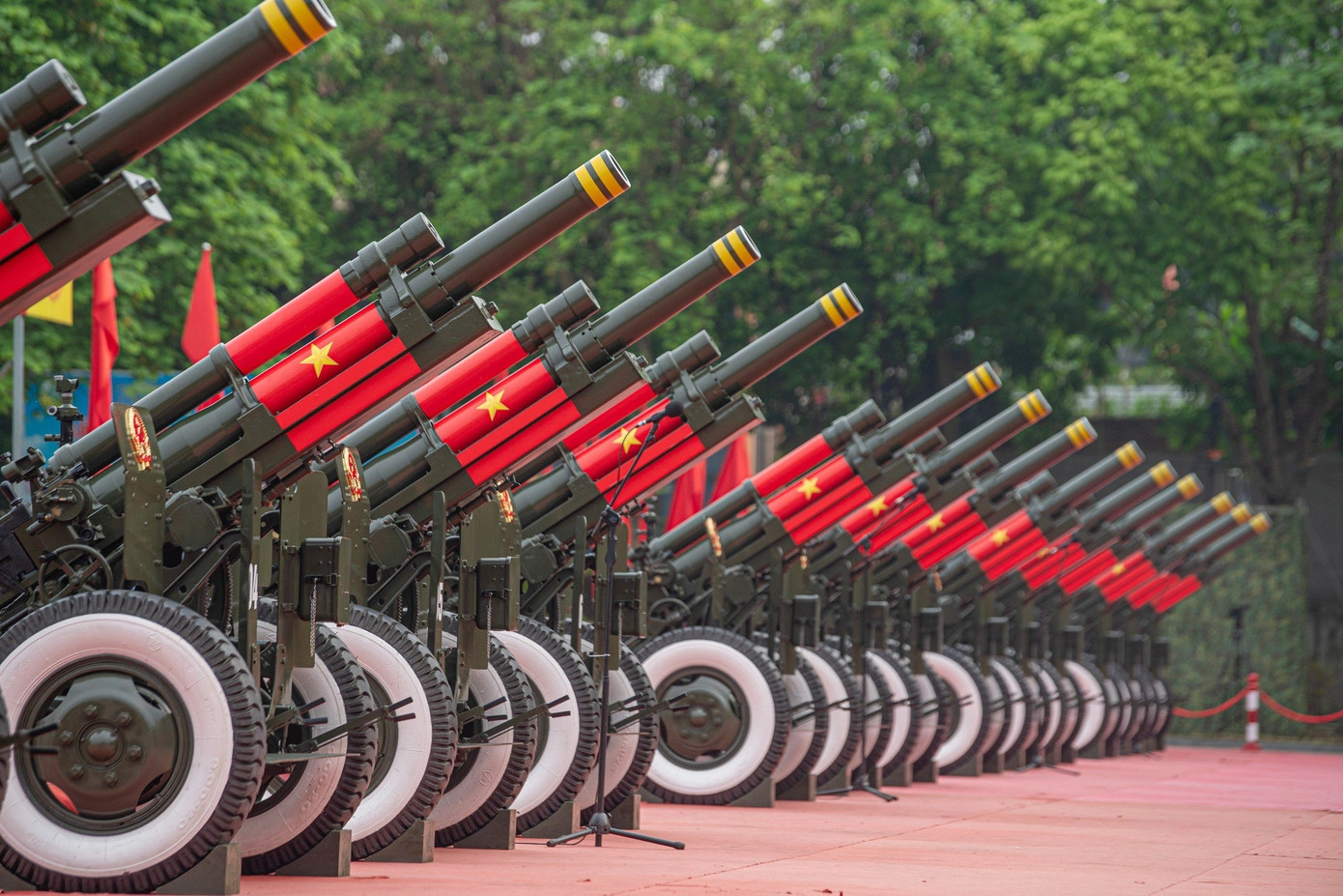 Giàn pháo lễ khai hỏa tại chương trình sơ duyệt sáng 3/5. Ảnh: Việt Linh.