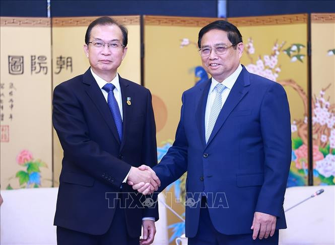 Thủ tướng Phạm Minh Chính tiếp ông Giang Nhị - Chủ tịch Tập đoàn Hoa Điện. Ảnh: TTXVN.