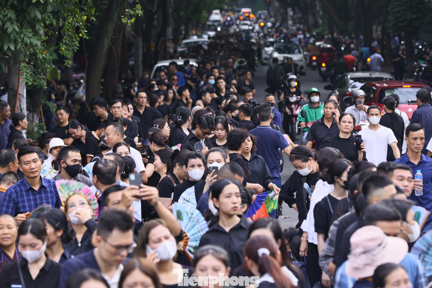 Dòng người xếp hàng chờ vào viếng Tổng Bí thư Nguyễn Phú Trọng. (Ảnh: Như Ý) Dòng người xếp hàng chờ vào viếng Tổng Bí thư Nguyễn Phú Trọng. (Ảnh: Như Ý)