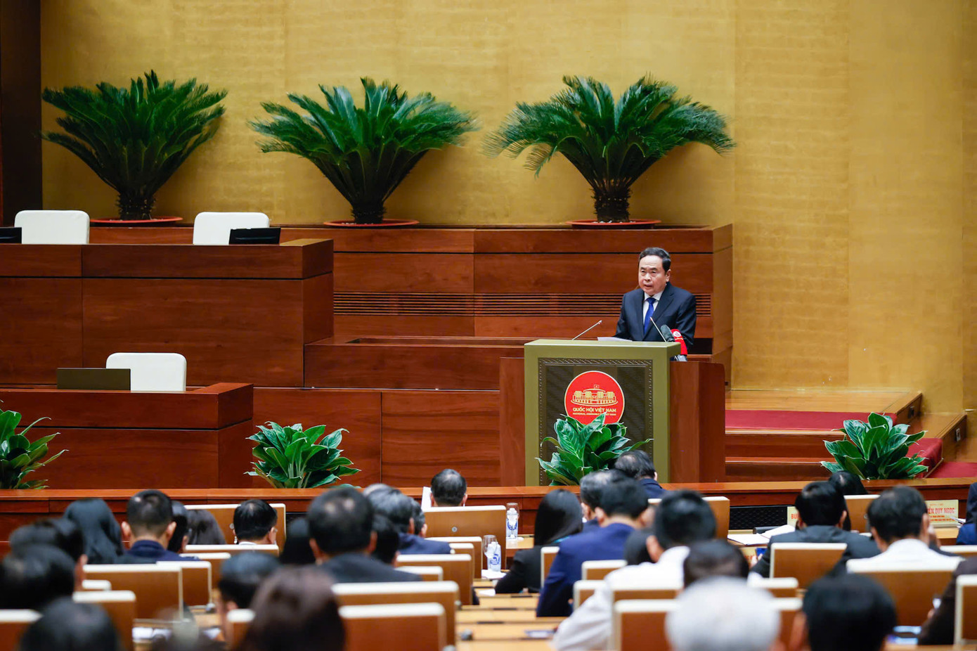 Chủ tịch Quốc hội Trần Thanh Mẫn báo cáo chuyên đề về việc tháo gỡ những điểm nghẽn, nút thắt về thể chế. Ảnh: Như Ý.