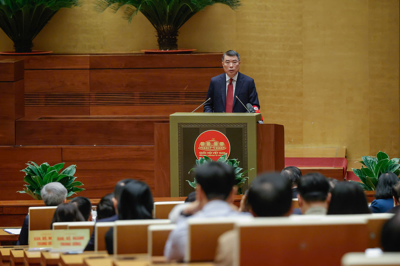 Trưởng Ban Tổ chức Trung ương Lê Minh Hưng báo cáo chuyên đề về tổng kết việc thực hiện Nghị quyết số 18-NQ/TW, ngày 25/10/2017 của Ban Chấp hành Trung ương Đảng khóa XII "Một số vấn đề về tiếp tục đổi mới, sắp xếp tổ chức bộ máy của hệ thống chính trị tinh gọn, hoạt động hiệu lực, hiệu quả". Ảnh: Như Ý.