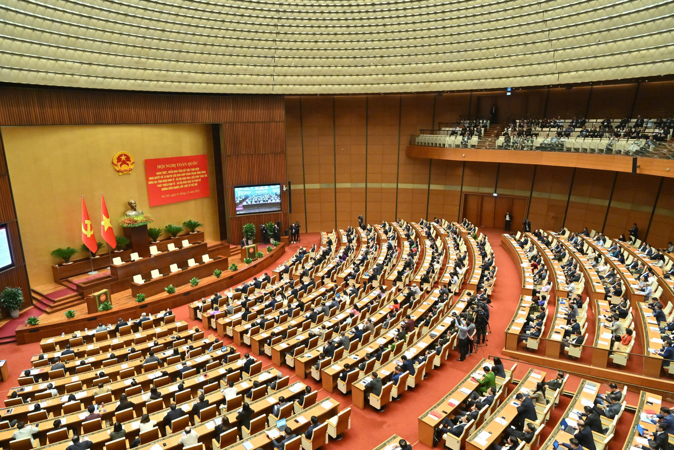 Hội nghị quán triệt tổng kết Nghị quyết số 18 của Ban Chấp hành Trung ương Đảng khóa XII "Một số vấn đề về tiếp tục đổi mới, sắp xếp tổ chức bộ máy của hệ thống chính trị tinh gọn, hoạt động hiệu lực, hiệu quả" vừa diễn ra ngày 1/12. Ảnh: Như Ý. Hội nghị quán triệt tổng kết Nghị quyết số 18 của Ban Chấp hành Trung ương Đảng khóa XII "Một số vấn đề về tiếp tục đổi mới, sắp xếp tổ chức bộ máy của hệ thống chính trị tinh gọn, hoạt động hiệu lực, hiệu quả" vừa diễn ra ngày 1/12. Ảnh: Như Ý.