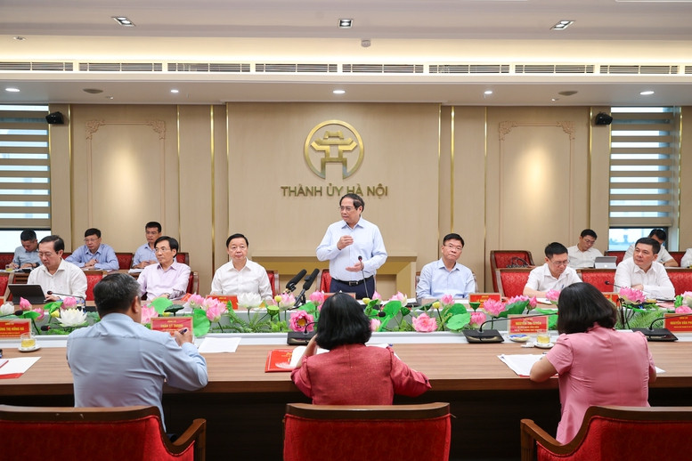 Thủ tướng Phạm Minh Chính và đoàn công tác làm việc với Ban Thường vụ Thành ủy Hà Nội. Ảnh: VGP. Thủ tướng Phạm Minh Chính và đoàn công tác làm việc với Ban Thường vụ Thành ủy Hà Nội. Ảnh: VGP.