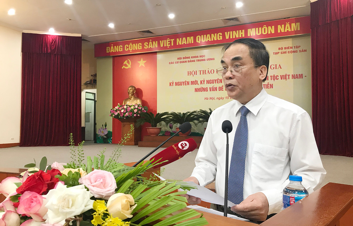 PGS.TS. Vũ Văn Phúc, Phó Chủ tịch Hội đồng Khoa học các cơ quan Đảng Trung ương tham luận tại hội thảo. Ảnh: T.P