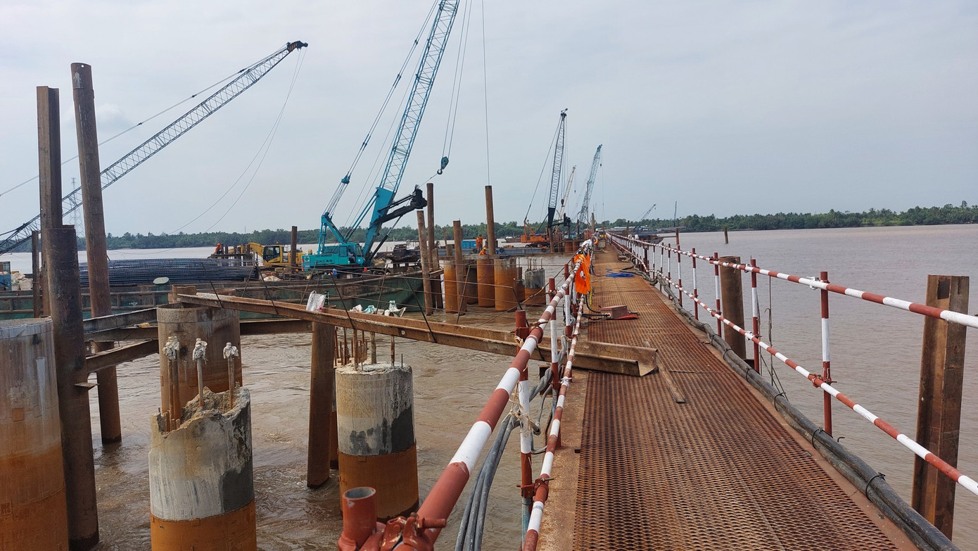 Công trường thi công cầu Đại Ngãi 2. Ảnh: Cao Xuân Lương. Công trường thi công cầu Đại Ngãi 2. Ảnh: Cao Xuân Lương.