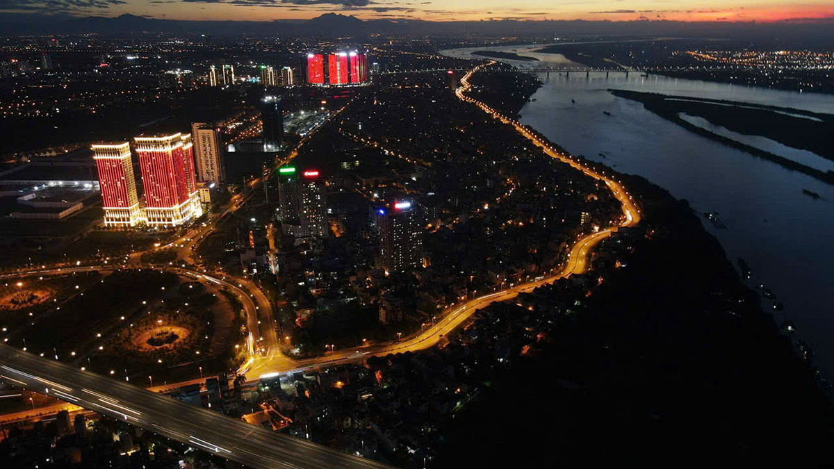 Trong tương lai, Hà Nội định hướng nhiều trục phát triển, trong đó lấy sông Hồng làm trục cảnh quan trung tâm, đưa thành phố "cất cánh", tạo "kỳ tích sông Hồng", dẫn đầu, đồng hành cùng kỷ nguyên vươn mình của đất nước, dân tộc.