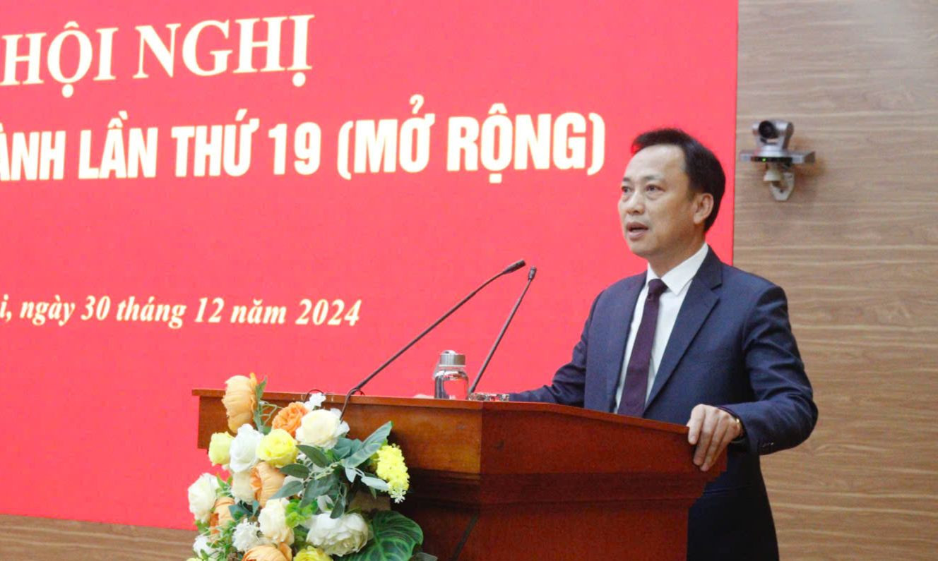 Phó Bí thư Thường trực Đảng uỷ Khối Lại Xuân Lâm phát biểu tại hội nghị. Ảnh: T.P.