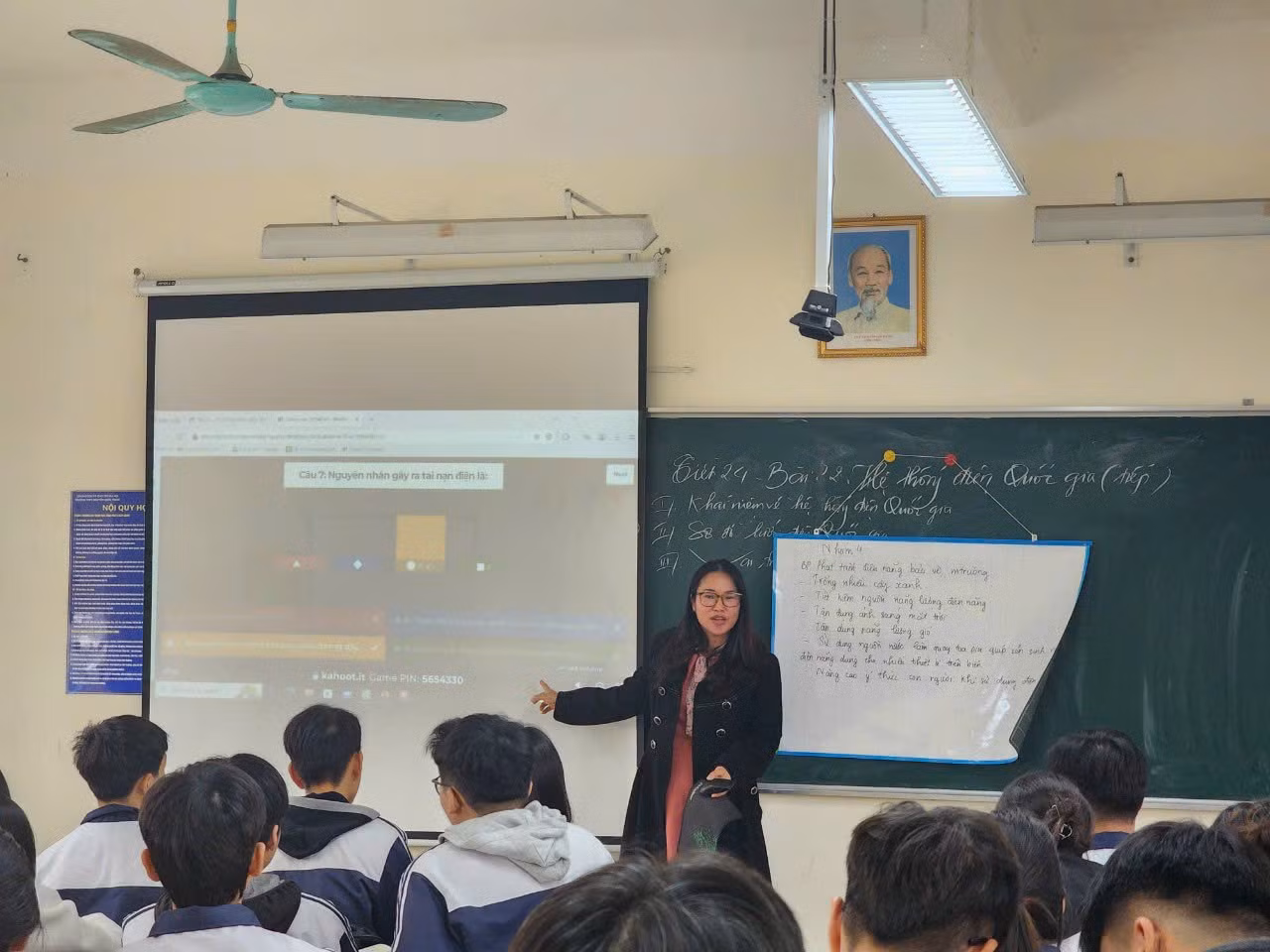 Cô giáo Từ Thị Thoa - một trong số 63 giáo viên không được hưởng hỗ trợ đào tạo học thạc sĩ dù được Sở GD&ĐT Hà Nội cử đi học vào năm 2019. Ảnh: NVCC. Cô giáo Từ Thị Thoa - một trong số 63 giáo viên không được hưởng hỗ trợ đào tạo học thạc sĩ dù được Sở GD&ĐT Hà Nội cử đi học vào năm 2019. Ảnh: NVCC.