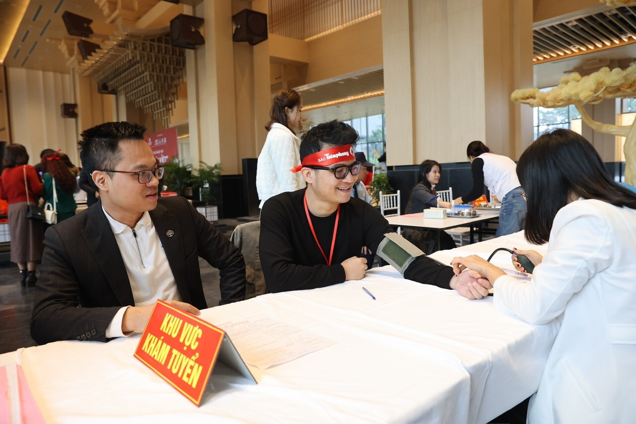 Chủ tịch HĐQT Công ty khoáng nóng Thanh Thuỷ (Lynn Times Thanh Thuỷ) Nguyễn Minh Tuấn phát biểu và hiến máu tại sự kiện. Ảnh: Trọng Tài. Chủ tịch HĐQT Công ty khoáng nóng Thanh Thuỷ (Lynn Times Thanh Thuỷ) Nguyễn Minh Tuấn phát biểu và hiến máu tại sự kiện. Ảnh: Trọng Tài.