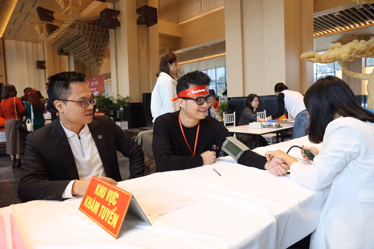 Chủ tịch HĐQT Công ty khoáng nóng Thanh Thuỷ (Lynn Times Thanh Thuỷ) Nguyễn Minh Tuấn phát biểu và hiến máu tại sự kiện. Ảnh: Trọng Tài. Chủ tịch HĐQT Công ty khoáng nóng Thanh Thuỷ (Lynn Times Thanh Thuỷ) Nguyễn Minh Tuấn phát biểu và hiến máu tại sự kiện. Ảnh: Trọng Tài.