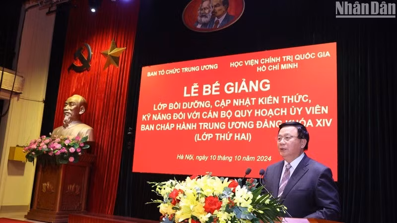 Ông Nguyễn Xuân Thắng - Giám đốc Học viện chính trị quốc gia Hồ Chí Minh phát biểu tại Lễ bế giảng Lớp bồi dưỡng, cập nhật kiến thức, kỹ năng đối với cán bộ quy hoạch Ủy viên BCH T.Ư Đảng khóa XIV (lớp thứ 2). Ảnh: nhandan.vn Ông Nguyễn Xuân Thắng - Giám đốc Học viện chính trị quốc gia Hồ Chí Minh phát biểu tại Lễ bế giảng Lớp bồi dưỡng, cập nhật kiến thức, kỹ năng đối với cán bộ quy hoạch Ủy viên BCH T.Ư Đảng khóa XIV (lớp thứ 2). Ảnh: nhandan.vn