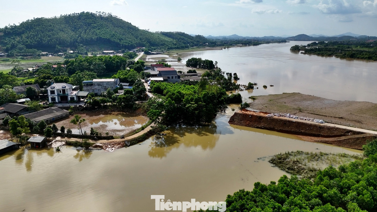 Khu vực vỡ đê sông Lô trên địa bàn xã Quyết Thắng. Ảnh: Hoàng Mạnh Thắng.