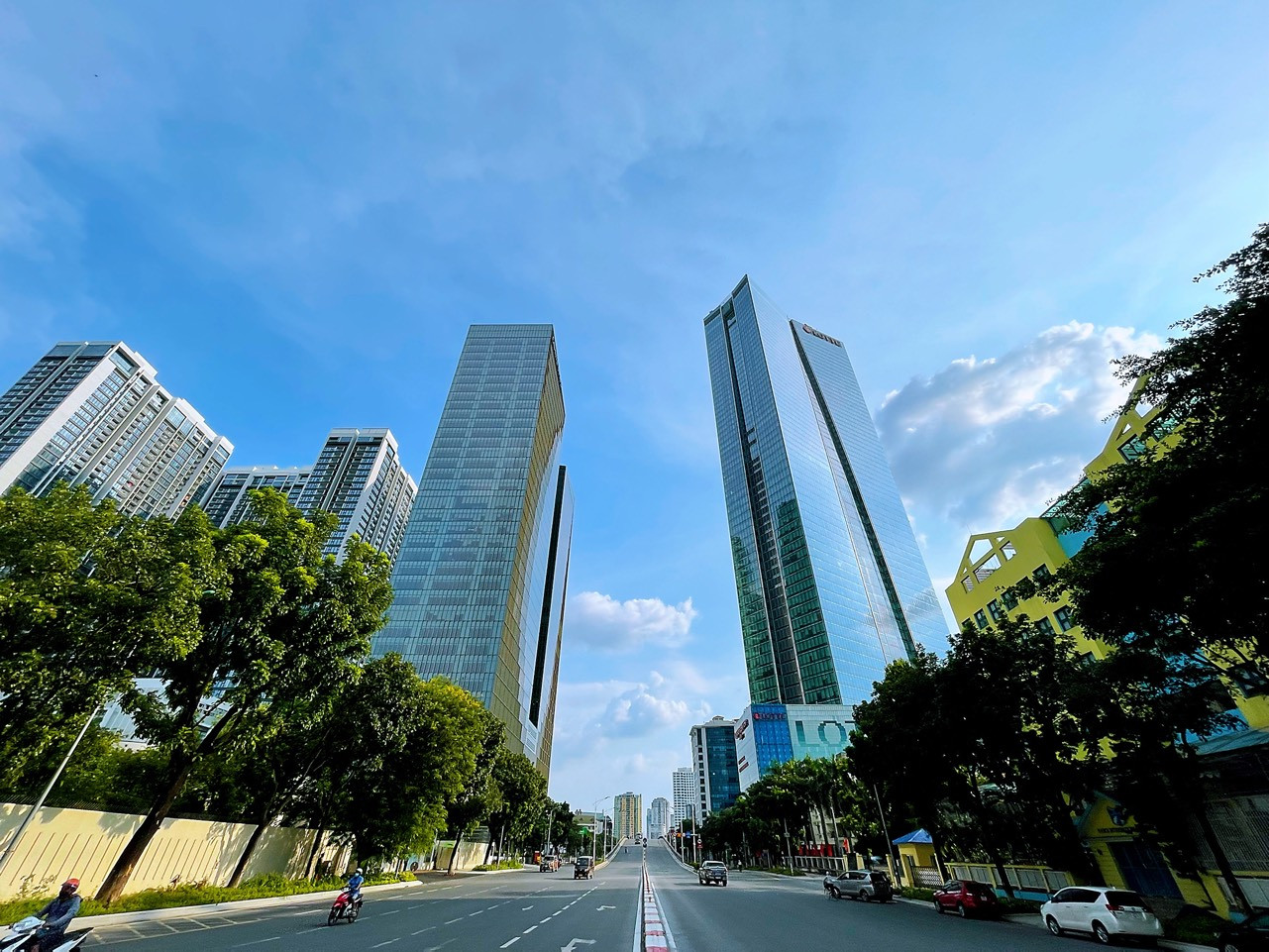 Hà Nội xác định phát triển nhanh, bền vững, nâng cao đời sống vật chất, tinh thần cho nhân dân. Ảnh: Như Ý.