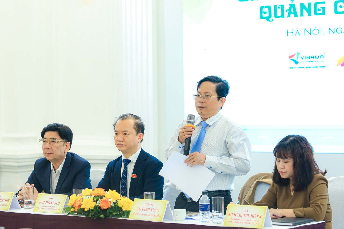 Nhà báo Tô Đình Tuân - Tổng Biên tập Báo Người Lao Động - phát biểu tại toạ đàm. Ảnh: PV.