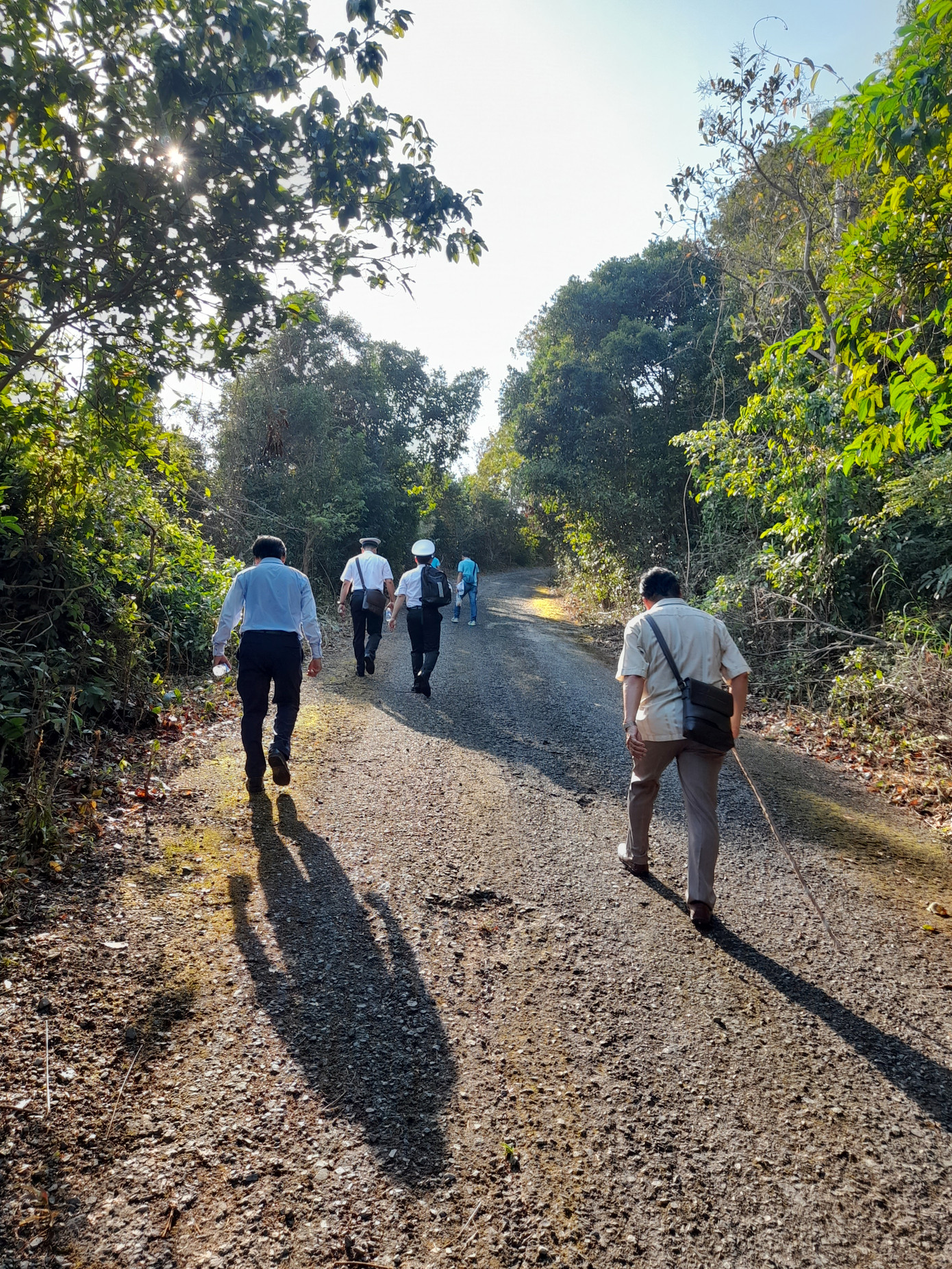 Đường lên Trạm Radar 600 và Hải đăng Nam Du (ngọn hải đăng cao nhất Việt Nam). Đường lên Trạm Radar 600 và Hải đăng Nam Du (ngọn hải đăng cao nhất Việt Nam).