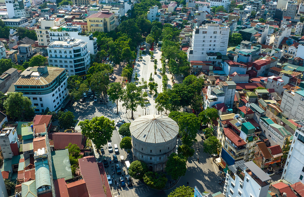 Thành phố đang triển khai nhiều biện pháp tu bổ, tôn tạo, giữ gìn, phát huy các giá trị, công trình lịch sử trên địa bàn thành phố. Trong ảnh là Tháp nước Hàng Đậu, Ga Hà Nội và chùa Trấn Quốc ven hồ Tây.