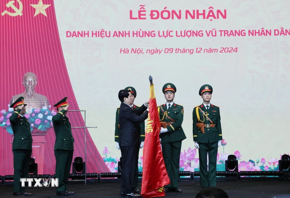 Chủ tịch nước Lương Cường gắn huy hiệu Anh hùng Lực lượng vũ trang nhân dân lên lá cờ truyền thống Viện Hàng không Vũ trụ Viettel. Ảnh: TTXVN. Chủ tịch nước Lương Cường gắn huy hiệu Anh hùng Lực lượng vũ trang nhân dân lên lá cờ truyền thống Viện Hàng không Vũ trụ Viettel. Ảnh: TTXVN.