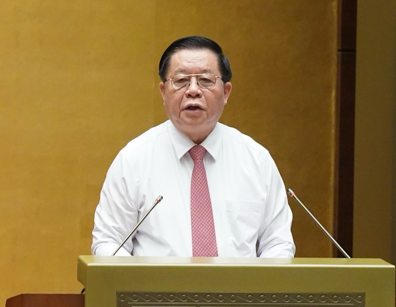 Trưởng Ban Tuyên giáo T.Ư Nguyễn Trọng Nghĩa truyền đạt nội dung Quy định số 144 của Bộ Chính trị về chuẩn mực đạo đức cách mạng của cán bộ, đảng viên trong giai đoạn mới. (Ảnh: Như Ý)