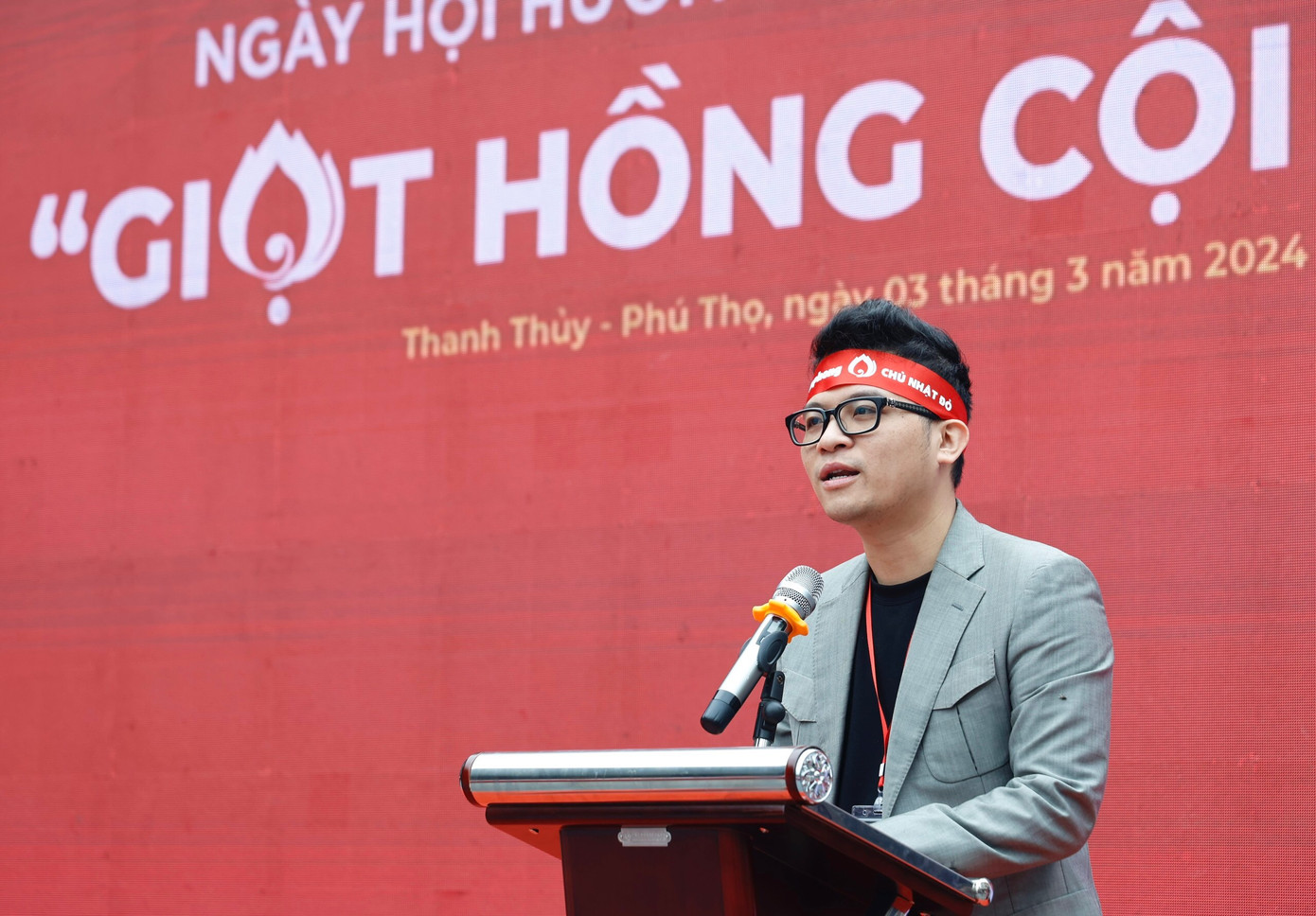 Chủ tịch HĐQT Công ty khoáng nóng Thanh Thuỷ (Lynn Times Thanh Thuỷ) Nguyễn Minh Tuấn phát biểu và hiến máu tại sự kiện. Ảnh: Trọng Tài. Chủ tịch HĐQT Công ty khoáng nóng Thanh Thuỷ (Lynn Times Thanh Thuỷ) Nguyễn Minh Tuấn phát biểu và hiến máu tại sự kiện. Ảnh: Trọng Tài.