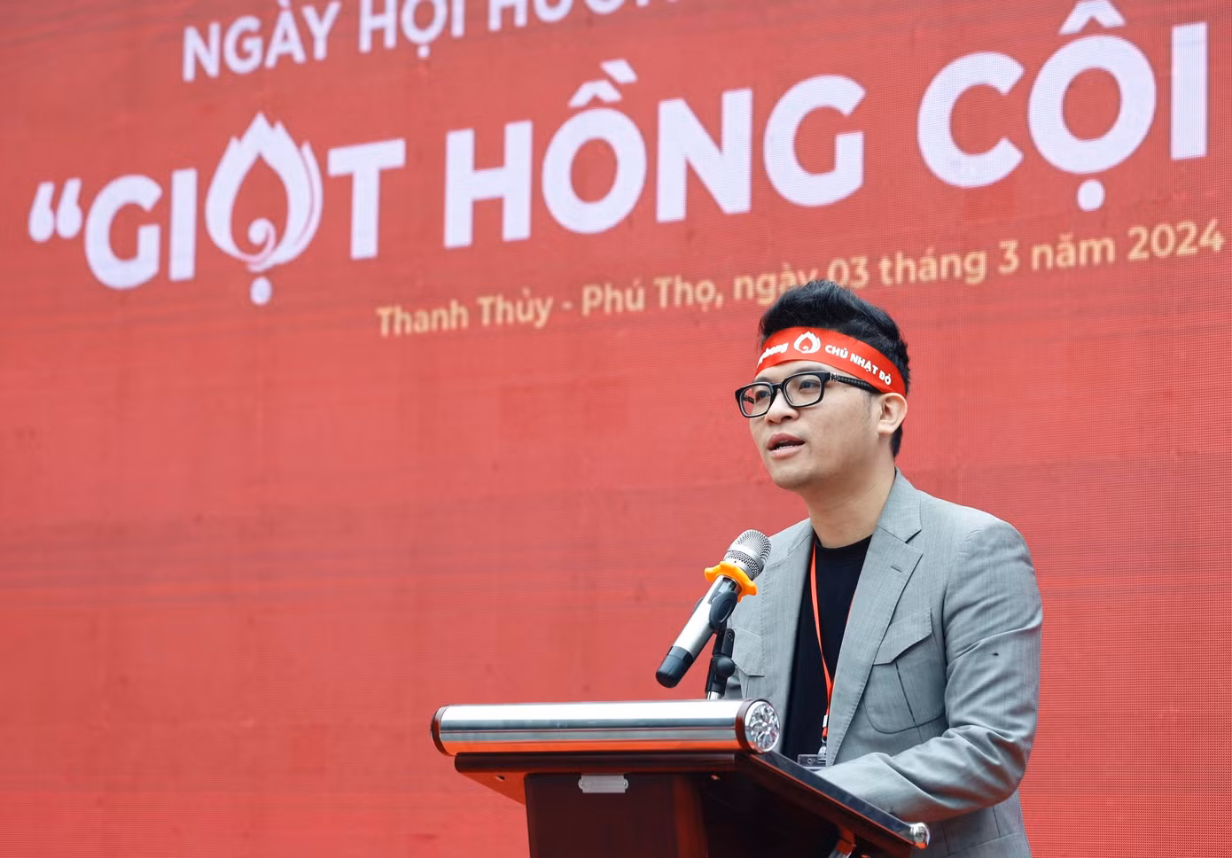 Chủ tịch HĐQT Công ty khoáng nóng Thanh Thuỷ (Lynn Times Thanh Thuỷ) Nguyễn Minh Tuấn phát biểu và hiến máu tại sự kiện. Ảnh: Trọng Tài. Chủ tịch HĐQT Công ty khoáng nóng Thanh Thuỷ (Lynn Times Thanh Thuỷ) Nguyễn Minh Tuấn phát biểu và hiến máu tại sự kiện. Ảnh: Trọng Tài.