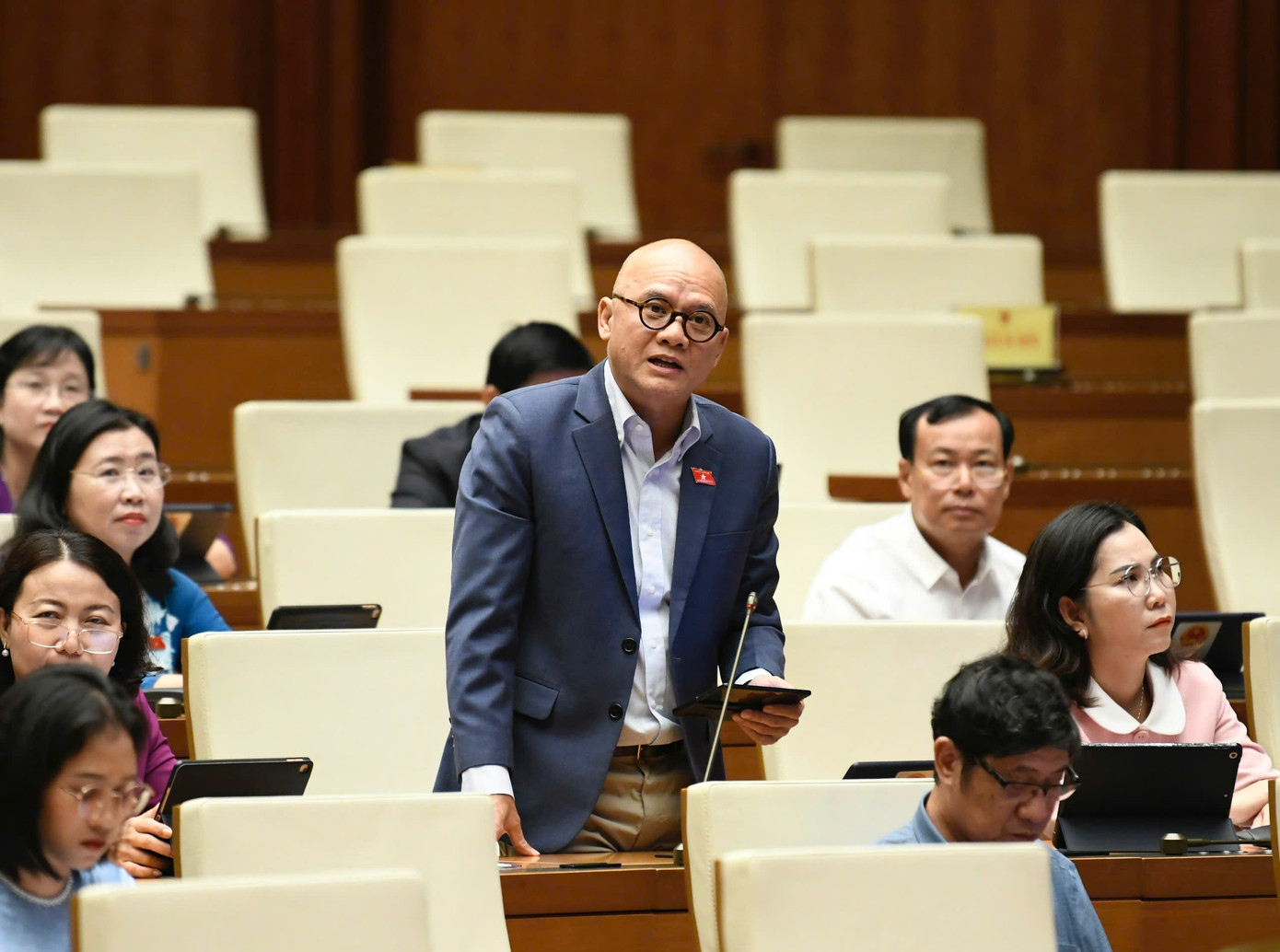 Các đại biểu đặt câu hỏi chất vấn Thủ tướng Chính phủ. Ảnh: Như Ý. Các đại biểu đặt câu hỏi chất vấn Thủ tướng Chính phủ. Ảnh: Như Ý.