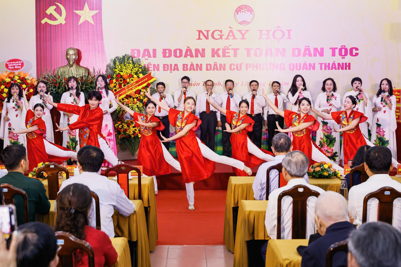 Tiết mục văn nghệ tại ngày hội. Tiết mục văn nghệ tại ngày hội.