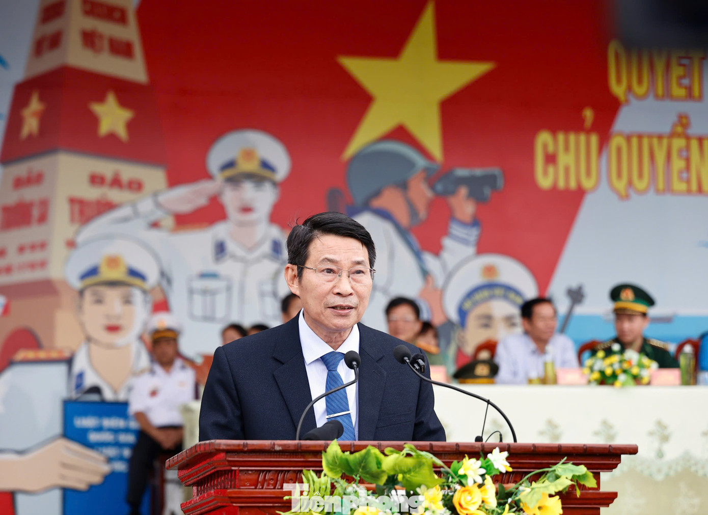 Phó Chủ tịch UBND tỉnh Khánh Hoà Đinh Văn Thiệu phát biểu giao nhiệm vụ cho đoàn công tác. Ảnh: Như Ý.