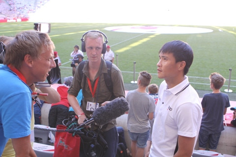 Công Vinh trả lời phỏng vấn báo chí Đức