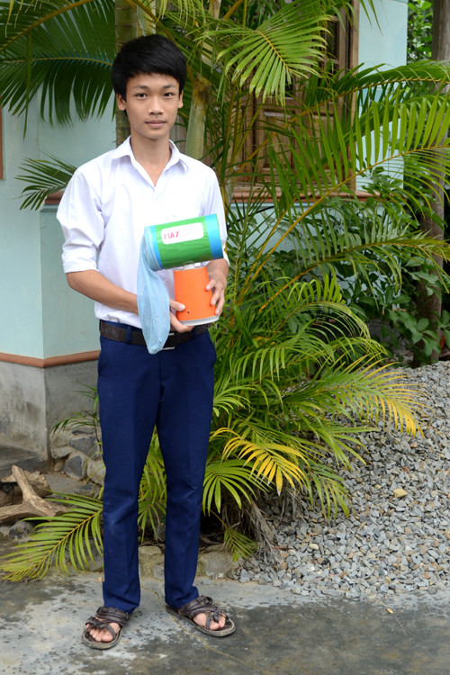 Chàng “kĩ sư” tuổi teen không có nhiều thời gian để chế tạo vì nhà khó khăn nên sau giờ học, Tâm còn phải đi chăn bò và làm việc nhà phụ ba mẹ