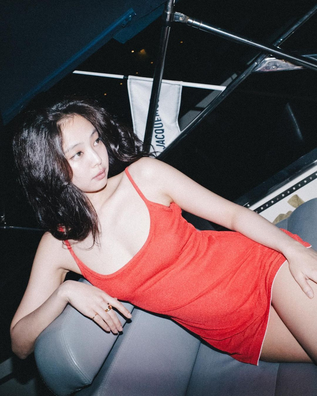 Jennie bị chỉ trích vì hợp tác với nam rapper nghi liên quan đến vụ bê bối Burning Sun. Ảnh: IG. Jennie bị chỉ trích vì hợp tác với nam rapper nghi liên quan đến vụ bê bối Burning Sun. Ảnh: IG.