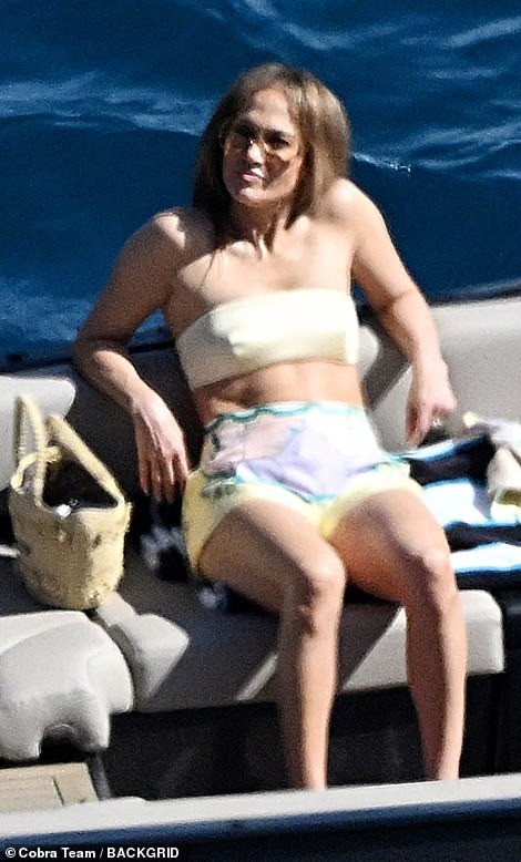 Jennifer đi nghỉ một mình giữa tin đồn sắp ly hôn chồng. Ảnh: BackGrid.