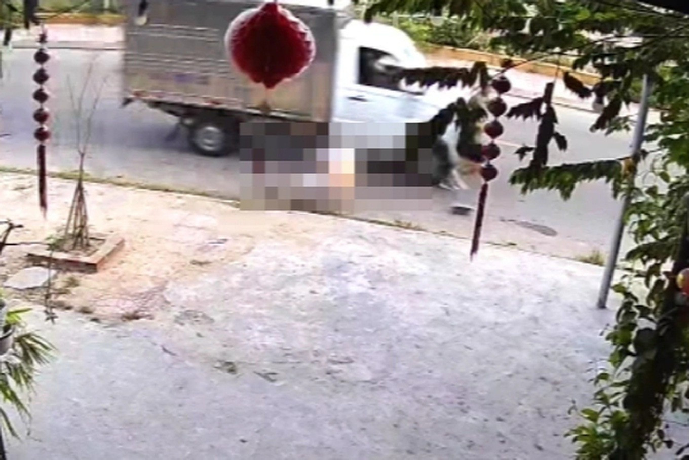 Hình ảnh cắt từ video ghi lại vụ tai nạn.