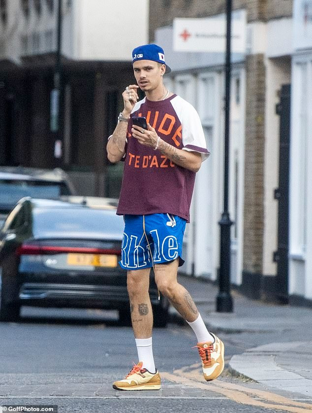 Cruz dẫn bạn gái Jackie đi chơi cùng Romeo và bạn bè. Ảnh: GoffPhotos.