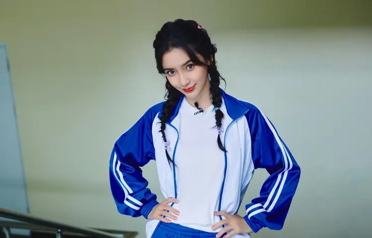 Angelababy nhận được nhiều sự yêu mến của khán giả qua show tạp kỹ.