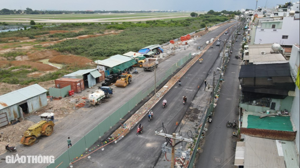 Toàn cảnh đoạn đường thuộc dự án đường nối Trần Quốc Hoàn - Cộng Hòa được đưa vào sử dụng nằm cạnh sân bay Tân Sơn Nhất. Toàn cảnh đoạn đường thuộc dự án đường nối Trần Quốc Hoàn - Cộng Hòa được đưa vào sử dụng nằm cạnh sân bay Tân Sơn Nhất.