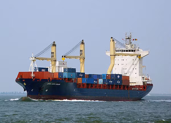 Club-K trà trộn trong hàng ngàn container tàu biển