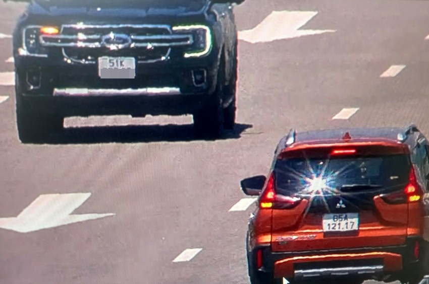 Chiếc xe Mitsubishi BKS 85A - 121.17 chạy ngược chiều trên cao tốc Cam Lâm - Vĩnh Hảo. Ảnh: CACC. Chiếc xe Mitsubishi BKS 85A - 121.17 chạy ngược chiều trên cao tốc Cam Lâm - Vĩnh Hảo. Ảnh: CACC.