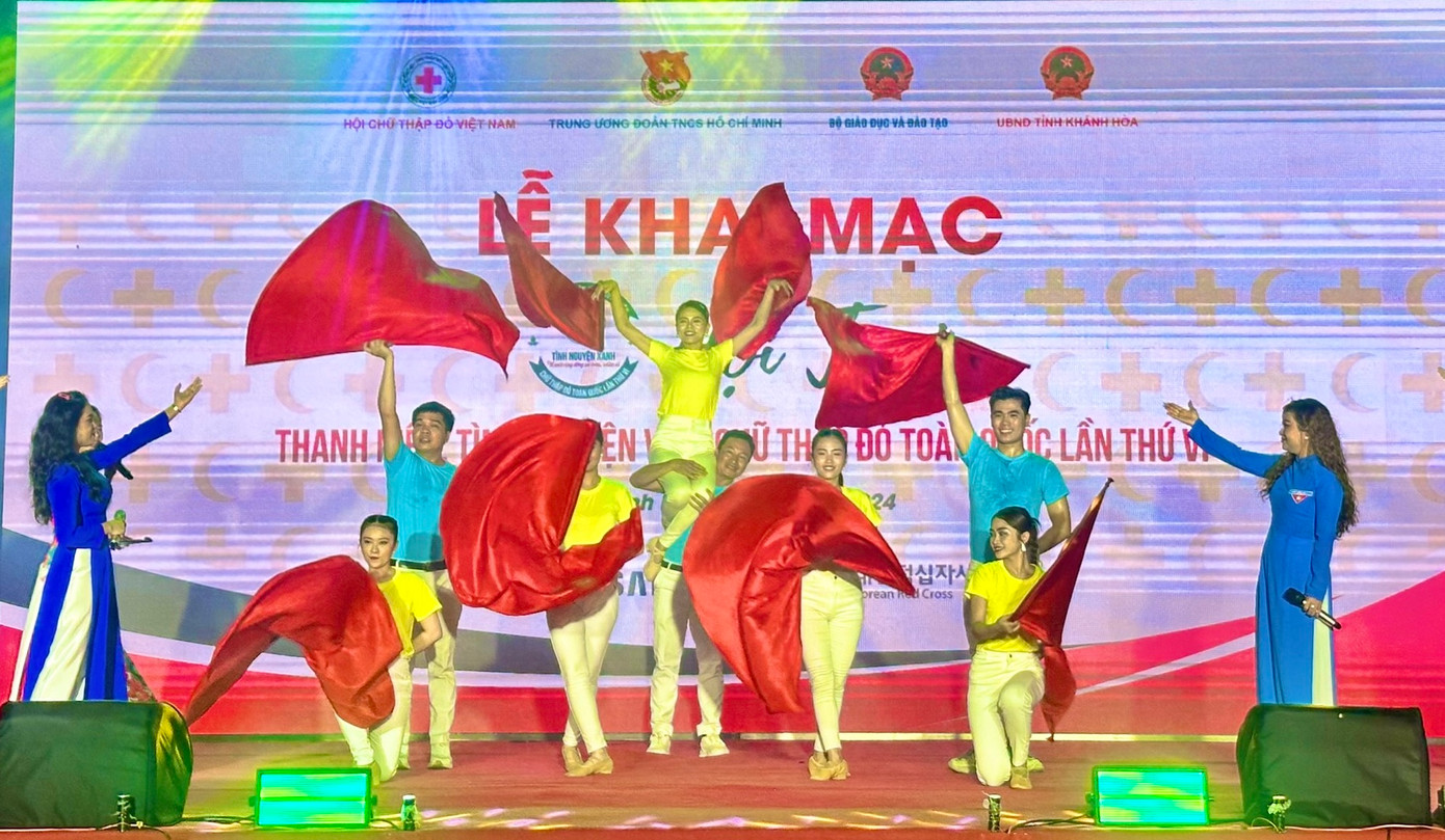 Một tiết mục văn nghệ chào mừng đêm khai mạc hội trại.